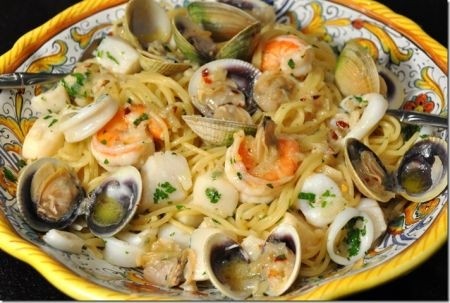 Nome:   spaghetti-allo-scoglio.jpg
Visite:  2035
Grandezza:  51.7 KB