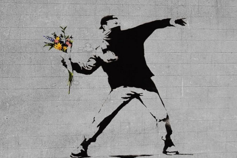 Nome:   l43-banksy-flower-thrower-131015111243_big.jpg
Visite:  6208
Grandezza:  86.7 KB