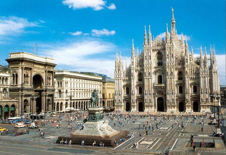 Nome:   DuomoMilano.jpg
Visite:  1559
Grandezza:  101.2 KB