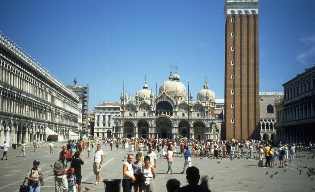 Nome:   Venice_-_Piazza_San_Marco.jpg
Visite:  1381
Grandezza:  98.0 KB